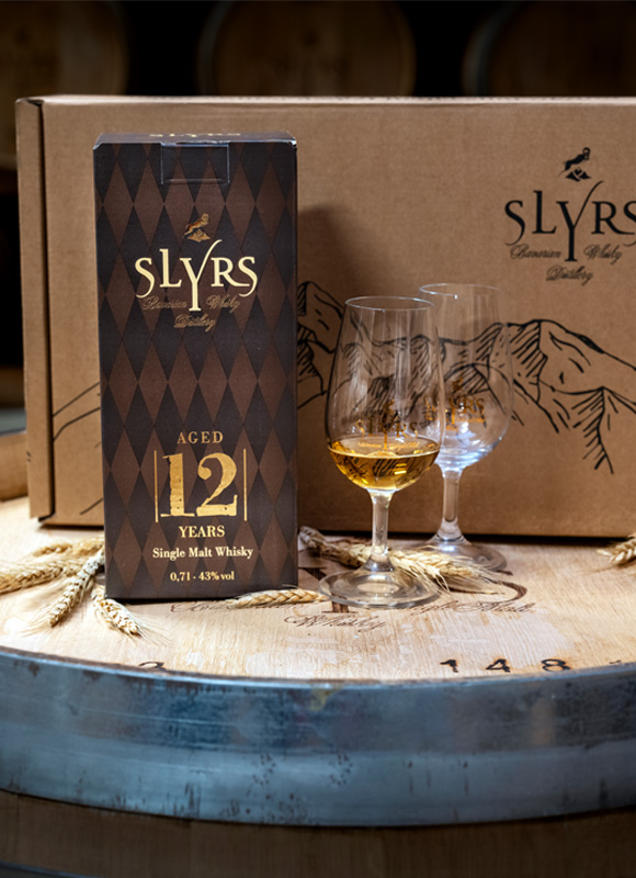 Geschenkbox Premium SLYRS Single Malt Whisky Aged 12 Years 43% vol. 0,7l -  inkl. 2 SLYRS Degustationsgläser - SLYRS Whisky | Whisky
